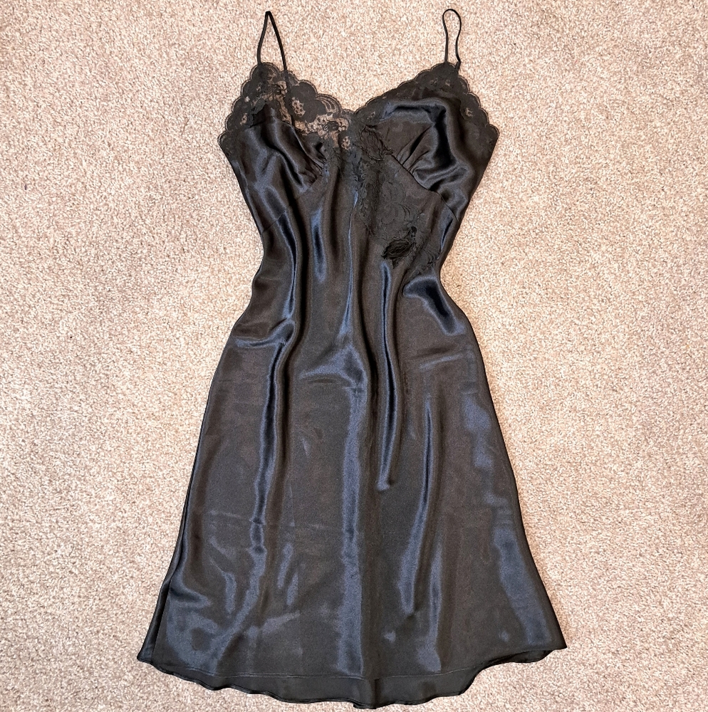 1990's Vintage Victoria's Secret Gold Label Black Silk and Lace Lingerie Slip si